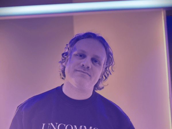 Hello London – “Crowns”